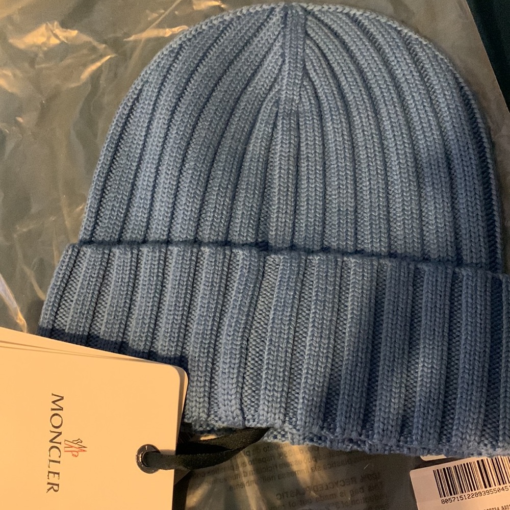 Moncler hat - Picture 4 of 4